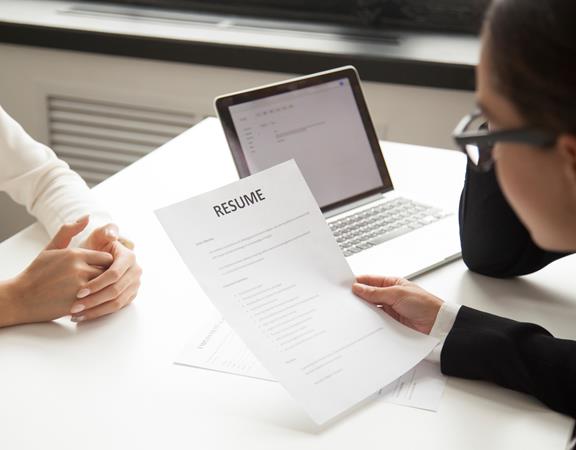 Mais de 25 anos cuidando do maior patrimônio da sua empresa: as pessoas